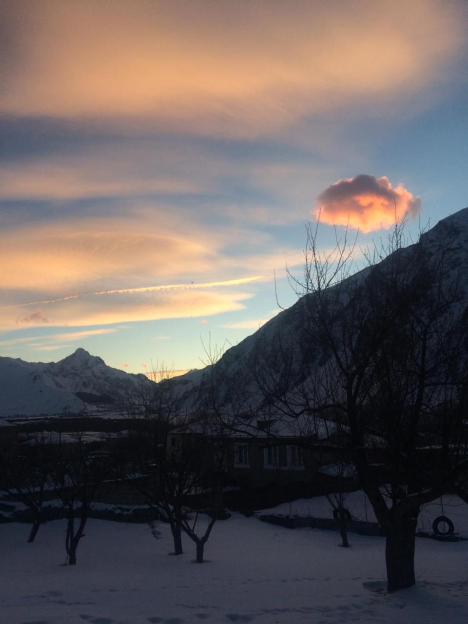 Dachi Inn Kazbegi Exterior foto